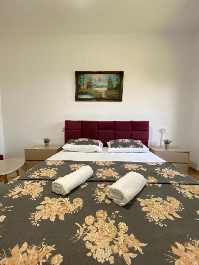 The Hood - Shkodra Backpackers Hostel Exterior foto
