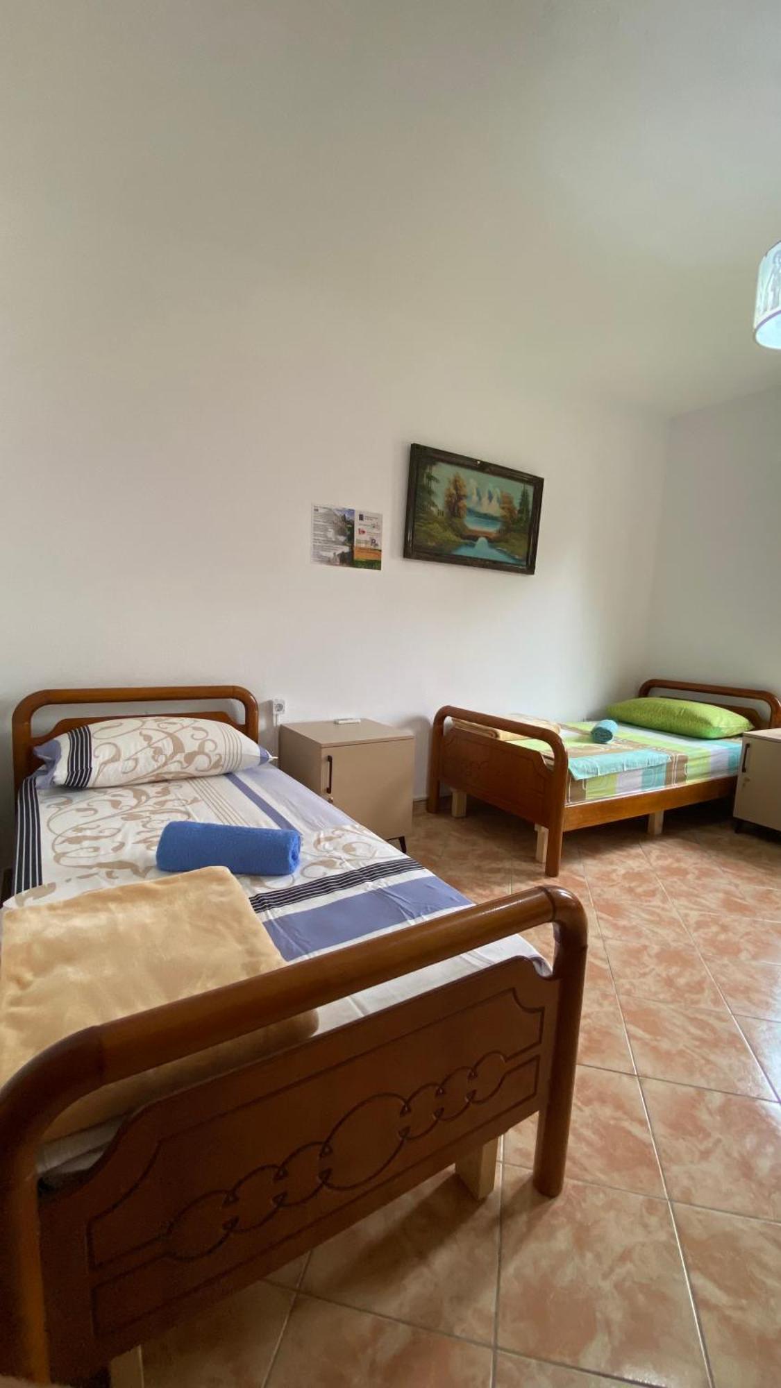 The Hood - Shkodra Backpackers Hostel Exterior foto
