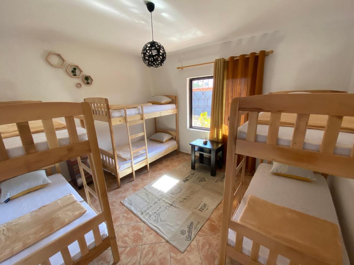 The Hood - Shkodra Backpackers Hostel Exterior foto